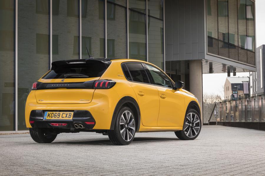  Peugeot 208 GT-Line 2019 года  (UK) (фото 9 из 16)
